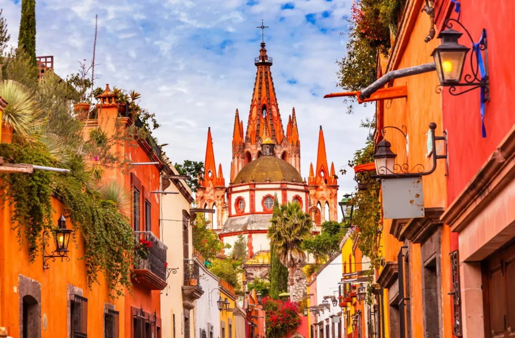 Colourful historic architecture on a Mexico City street