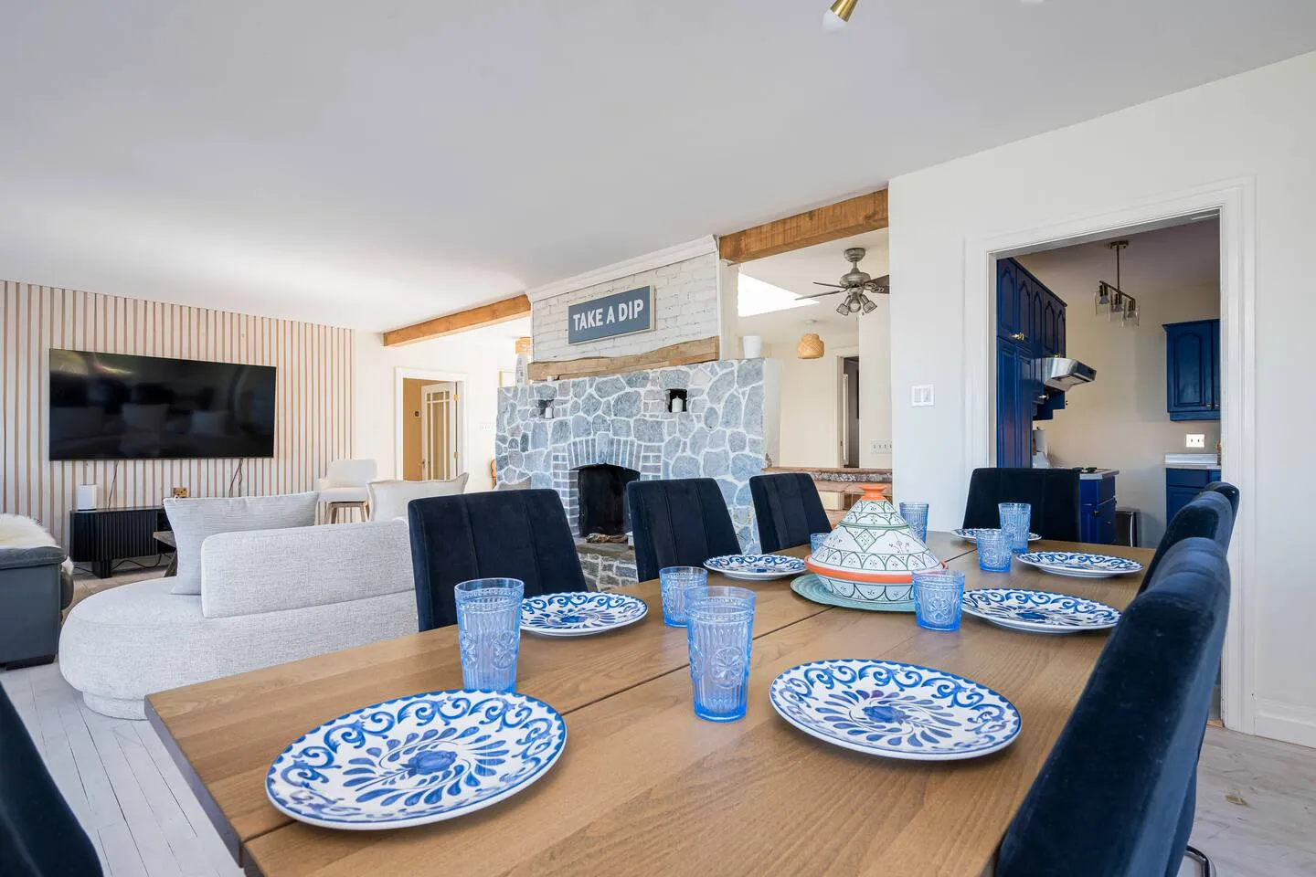 Inviting dining area at The Bluffs Bayhouse