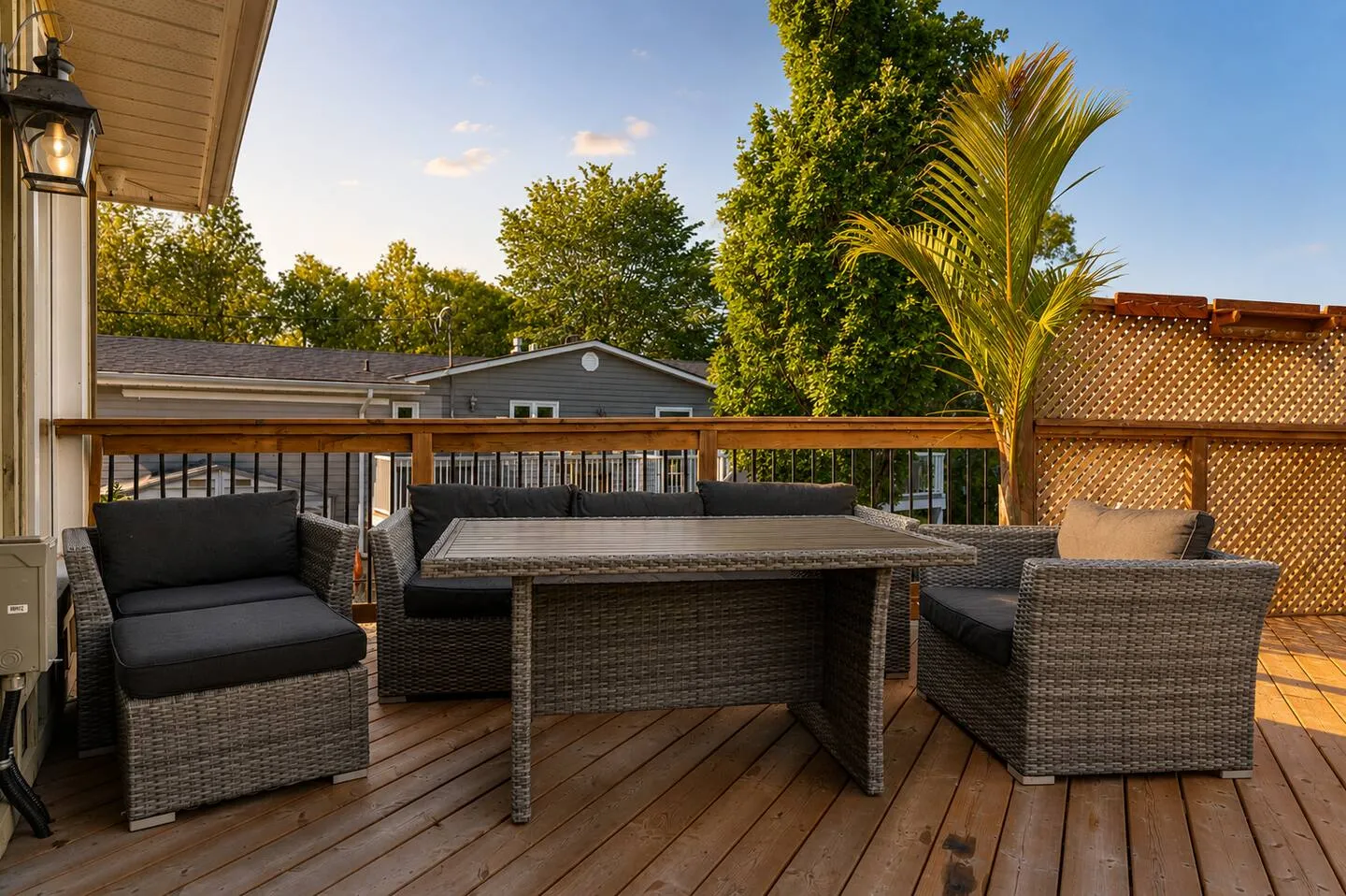Relaxing outdoor lounge area at The Bluffs Bayhouse