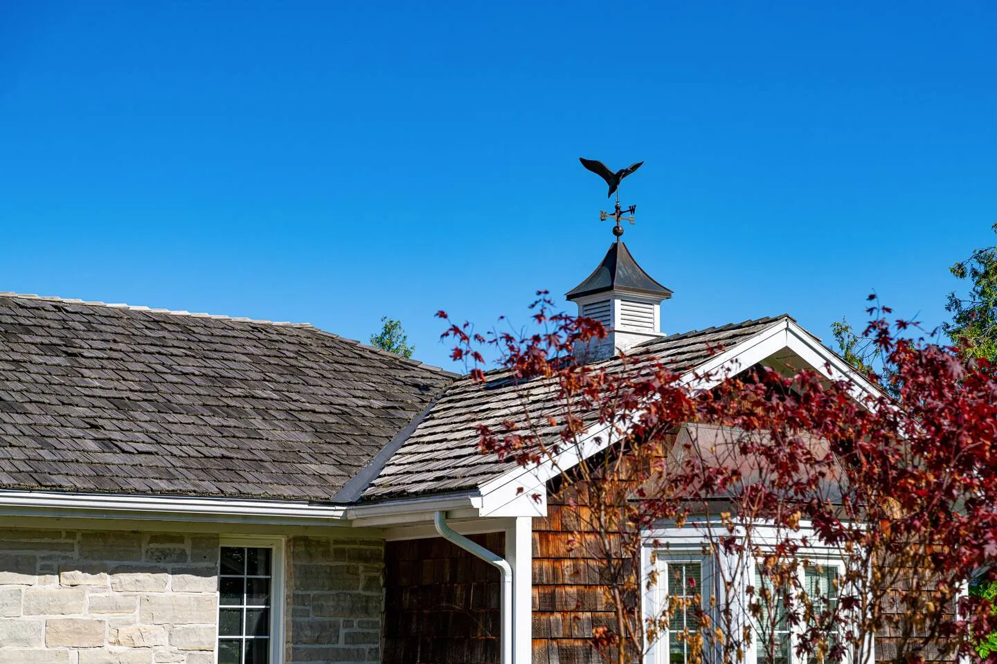 Roof details and exterior of The Bluffs Bayhouse