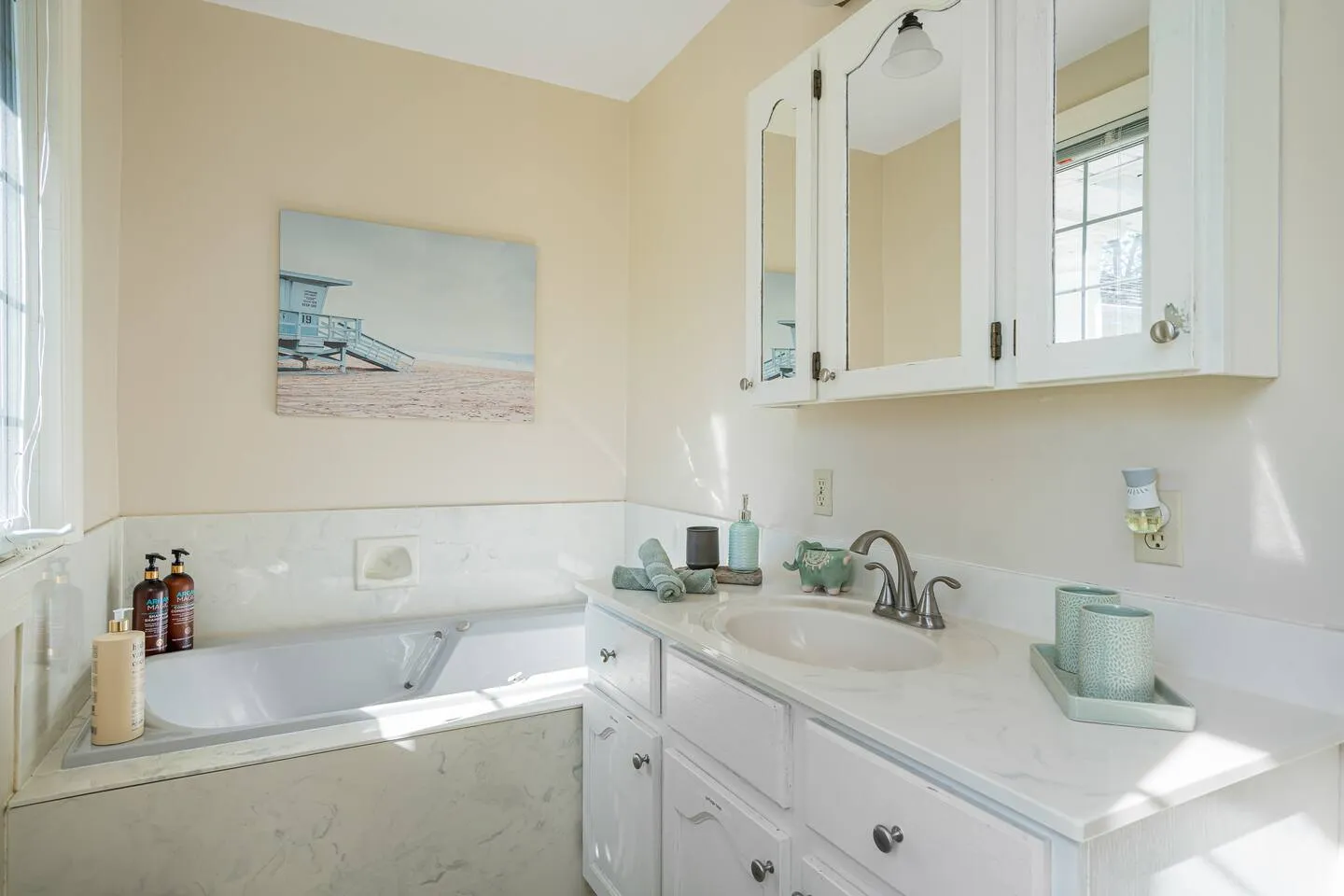 Modern bathroom interior at The Bluffs Bayhouse