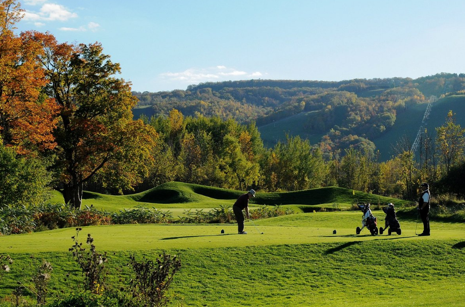 Monterra Golf at Blue Mountain scenic rolling fairways and mountain backdrop