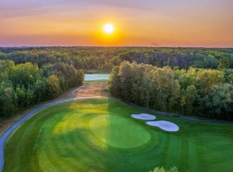 Batteaux Creek Golf Club sunset landscape near Collingwood and Devil's Glen