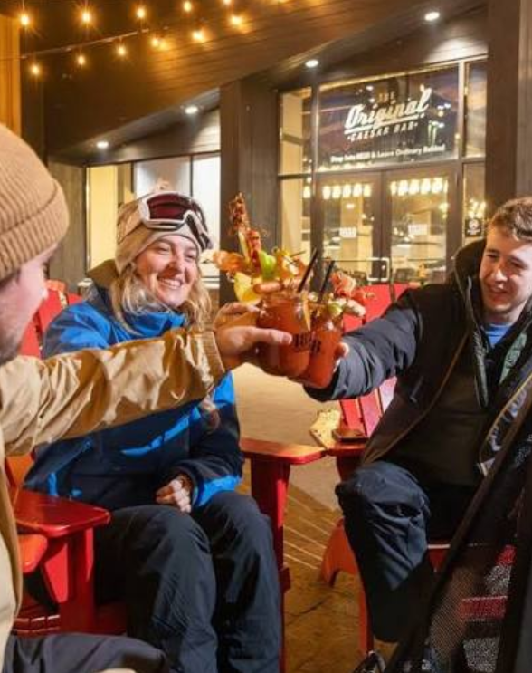 Jozo's Original Après ski-lodge atmosphere and lively nightlife in Blue Mountain